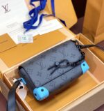 LOUIS VUITTON - Image 2