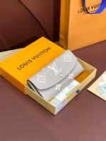 LOUIS VUITTON - Image 16